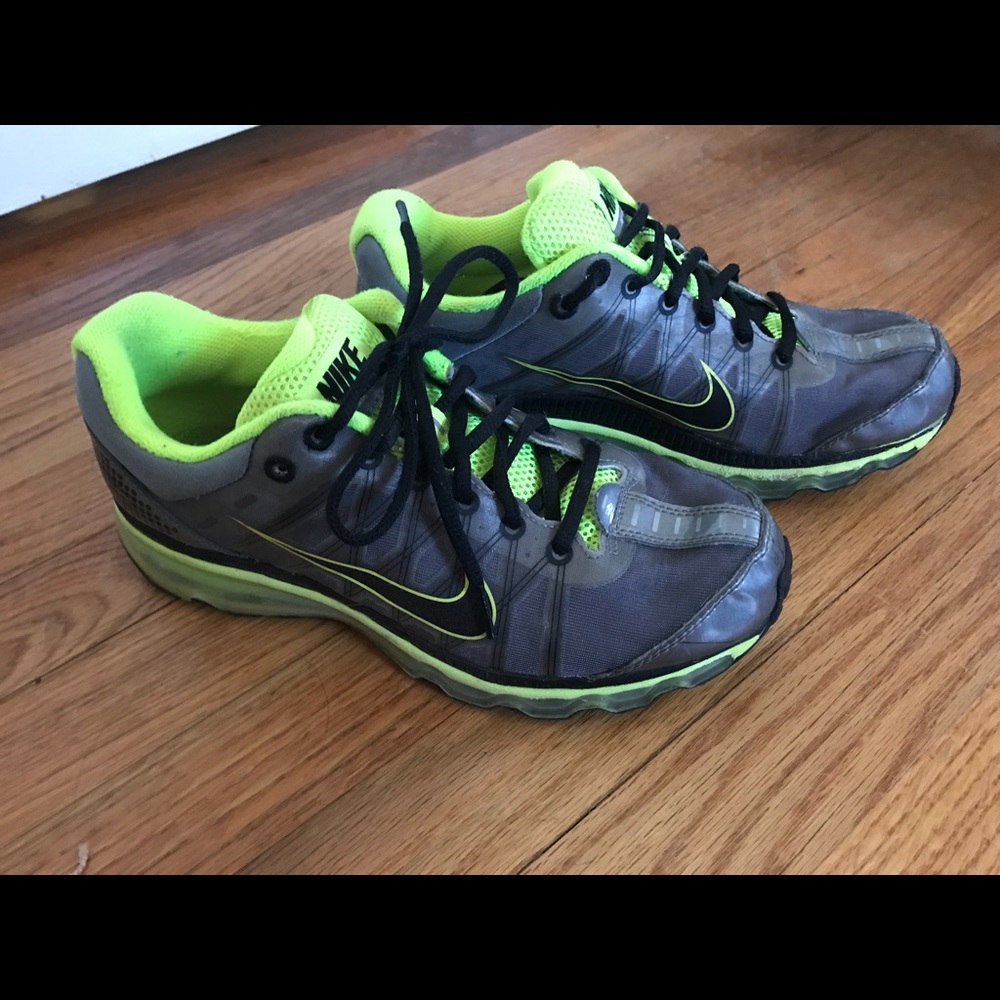 Nike Air Max Size 6.5 Youth/Women’s 7